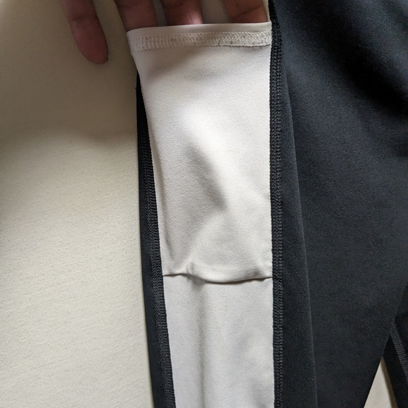 Under armour black, white & grey workout leggings | size petite sm. | O-12 - Picture 5 of 6